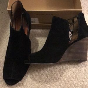 Lucky Brand suede open too bootie